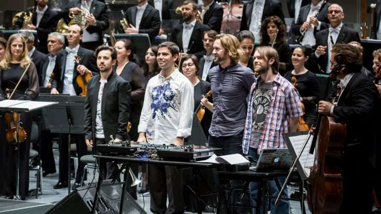 Logo após o concerto, Gabriel Prokofiev veste a pele de DJ e junta-se a DJ Switch no Café Casa da Música