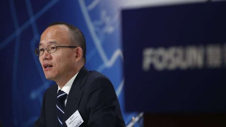 Guo Guangchang, chairman da Fosun numa conferência de imprensa em 2014. DR: Brent Lewin/Bloomberg via Getty Images