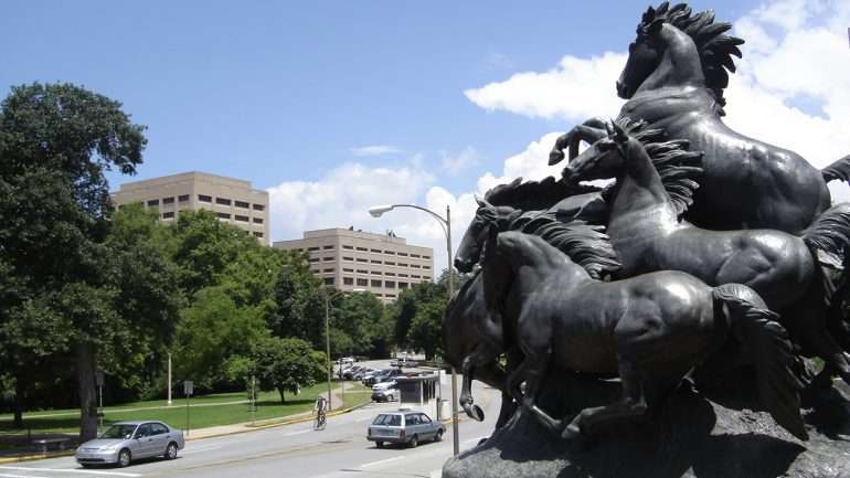 Esta lei entra em vigor quando se assinalam os 50 anos do massacre na Universidade do Texas em Austin