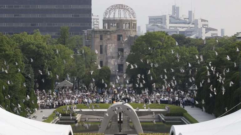 A bomba atómica lançada sobre Hiroshima matou de imediato cerca de 80 mil pessoas