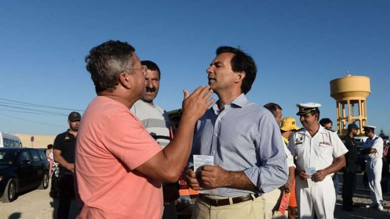 Marcos Perestrello, secretário de Estado da Defesa Nacional, ao centro na imagem