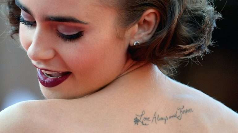Numa primeira vez, opte por uma tatuagem pequena para ver como a sua pele reage à tinta, como o seu corpo cicatriza e qual a sua tolerância à dor.