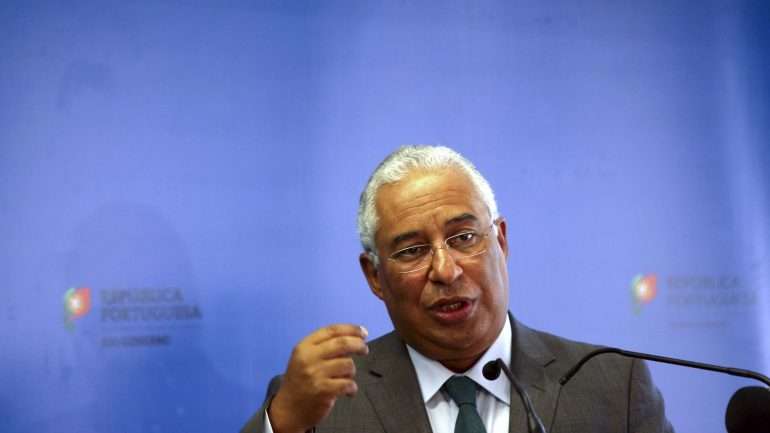 António Costa falou à RTP em Paris, durante o encontro com os líderes socialistas