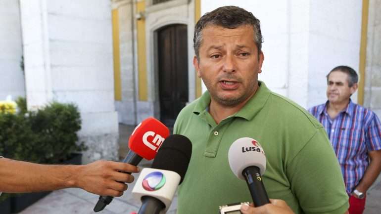 Os sindicatos salientam que "o Governo PS recusou negociar com a Federação Nacional dos Sindicatos dos Trabalhadores em Funções Públicas e Sociais a reversão do processo de extinção da carreira de guarda-florestal"