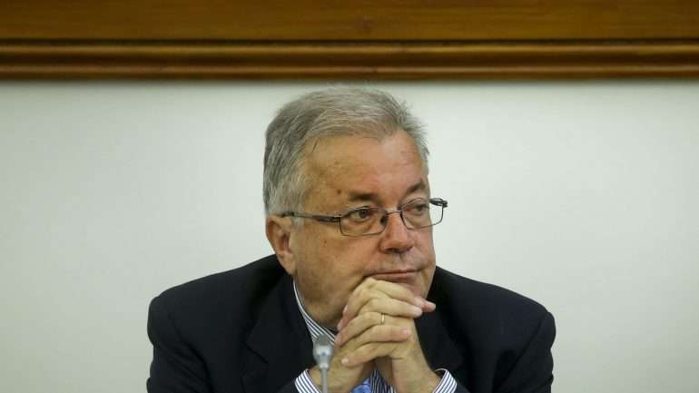 O ministro da cultura disse não entender a atitude do diretor do MNAA que veio "dar alarme até na comunicação social e dar alarme público"