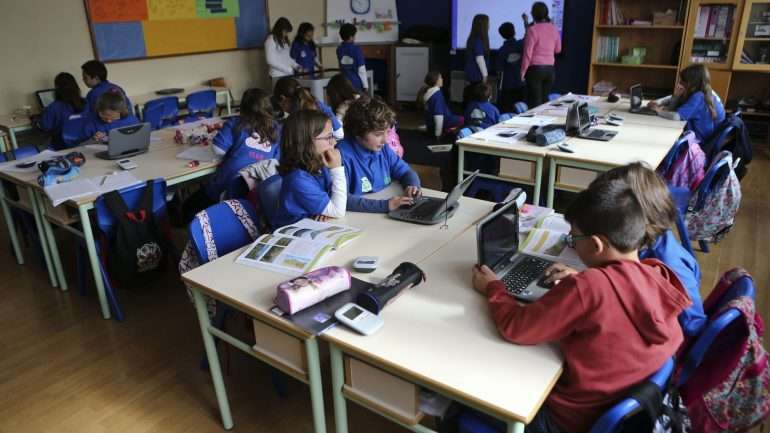 Fenprof pede ainda redução das turmas para 19 alunos, ou 12, no caso de haver crianças com Necessidades Educativas Especiais, no 1.º ciclo