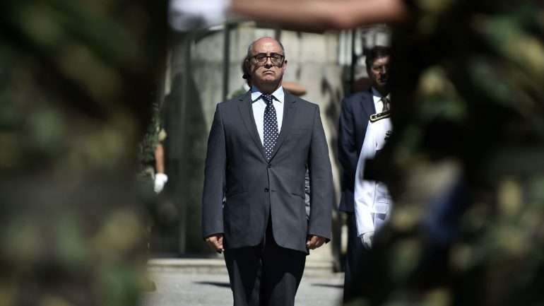 O ministro da Defesa, Azeredo Lopes, poderá optar por acabar com a tropa especial do Exército