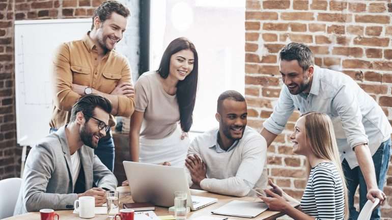 Para perceber quais são as práticas de um bom colega de trabalho, o Observador consultou uma especialista em gestão de imagem e uma psicóloga clínica.