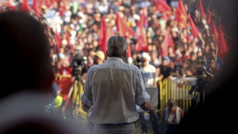 "A questão da sucessão não se coloca neste Congresso", assume Edgar Silva