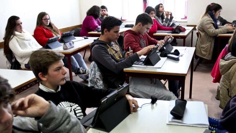 Escolas mal posicionadas nos rankings dos exames, podem apresentar bons indicadores de sucesso dos alunos