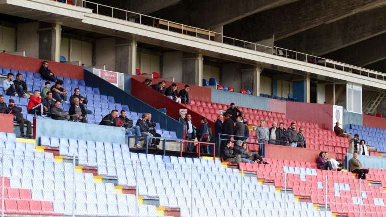 O estádio Municipal de Chaves tem lotação para 12.000 espectadores
