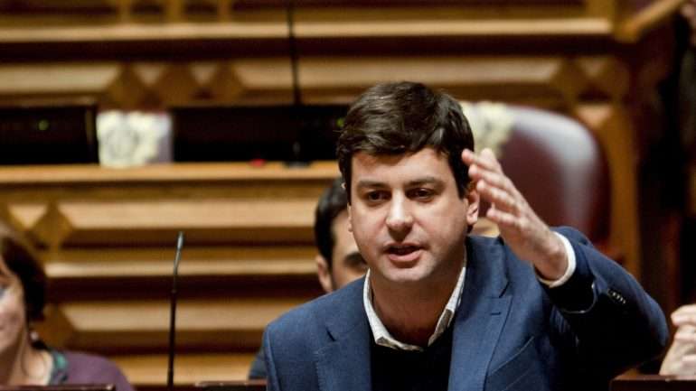 Bruno Dias (na foto) assina a iniciativa do grupo parlamentar comunista