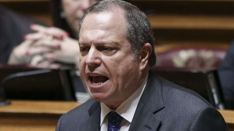 "Se não o fizerem, não devem continuar como administradores da CGD"