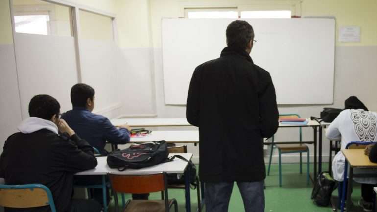 O Ministério da Educação afirma que este colégio teve uma turma PIEF em funcionamento no ano passado em regime privado e que situação se repete este ano