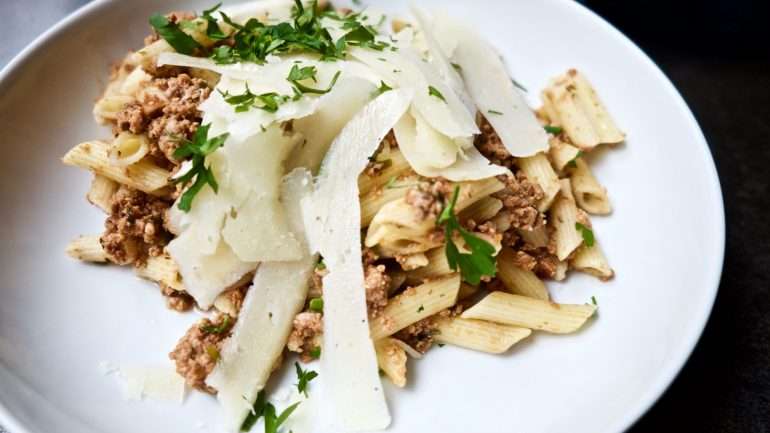 O prato do dia no Kaffeehaus ronda sempre os 8€. Neste caso tratava-se de um penne à bolonhesa com ervas e queijo basco curado.