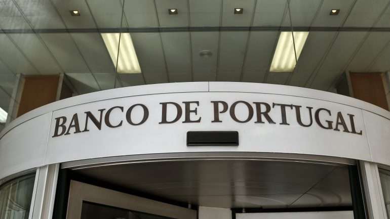Os portugueses mantêm um "nível elevado" de confiança na banca, apesar dos problemas do setor