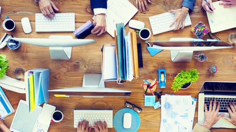 As tarefas mais difíceis devem ser feitas logo de manhã porque o cérebro está mais fresco. Passe reuniões ou encontros de trabalho para a tarde.