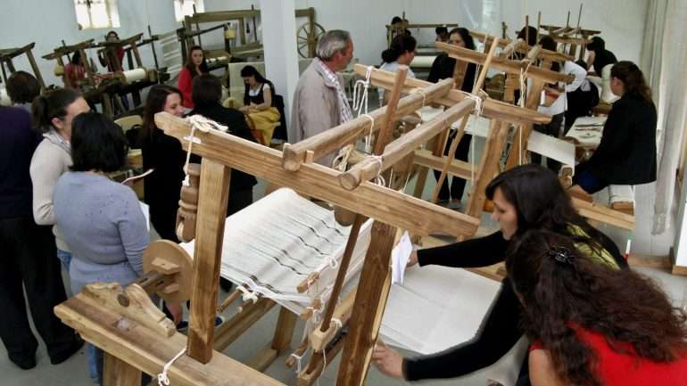 Apesar de a diferença salarial entre géneros ter diminuído de 17,9% para 16,7%, entre 2013 e 2014, as desigualdades salariais persistem entre homens e mulheres