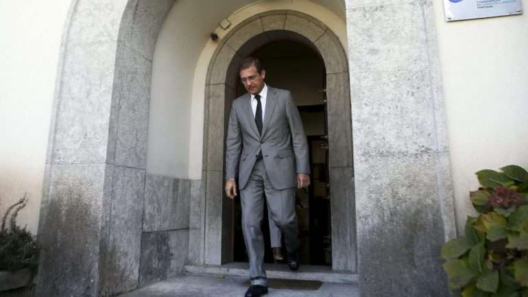 Pedro Passos Coelho considerou que deve ser o parlamento a encerrar a polémica do "folhetim" da Caixa Geral de Depósitos