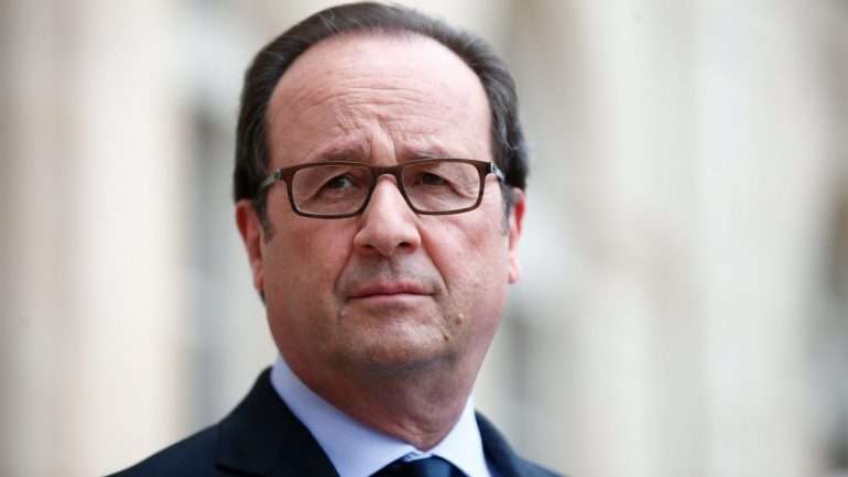 No livro "Um Presidente Não Devia Dizer Isso…" Hollande surge a falar de um acordo entre França e a Comissão Europeia