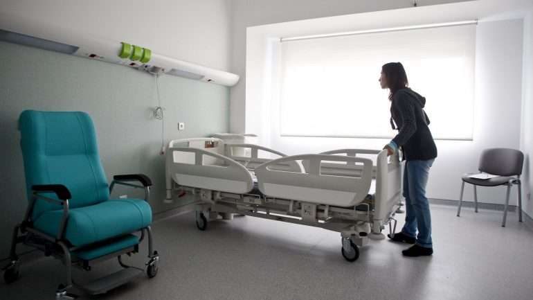Utentes não estão satisfeitos com o anúncio da construção hospitalar para Sintra.