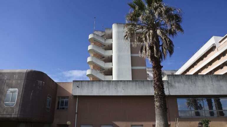 As crianças foram transportadas para o Hospital Garcia de Orta (na foto) e para o Hospital do Barreiro