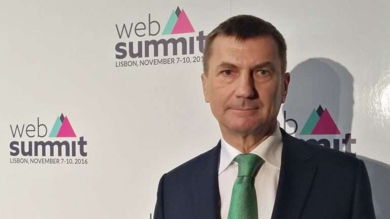 Andrus Ansip é vice-presidente da Comissão Europeia e é responsável pelo projeto do Mercado Único Digital, que visa abolir as barreiras dentro da UE relativamente ao mercado online