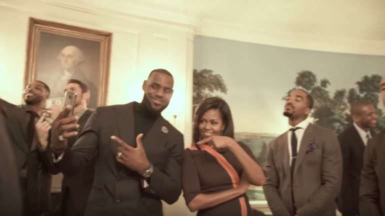 Michelle Obama também aderiu ao Mannequin Challenge. Esta fe-lo ao lado da equipa campeã da NBA, os Cleveland Cavaliers