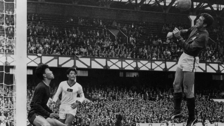 José Augusto fixa o 5-3 à Coreia do Norte e assina o seu terceiro golo de cabeça no Mundial-1966