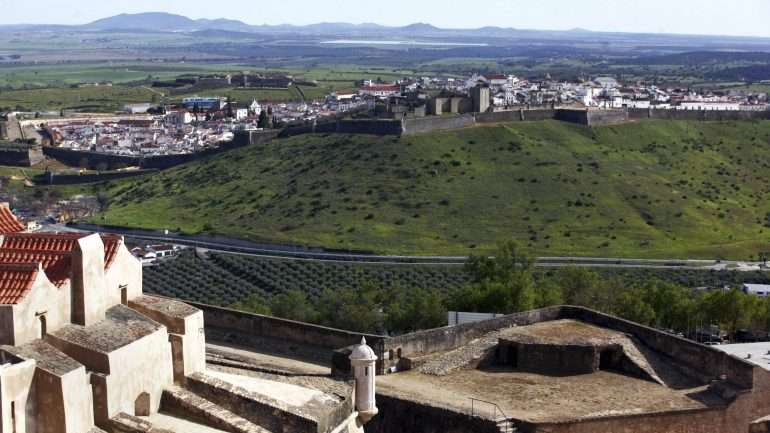 O município decidiu ainda que, durante este fim de semana, a entrada no forte vai ser gratuita para todos os visitantes.