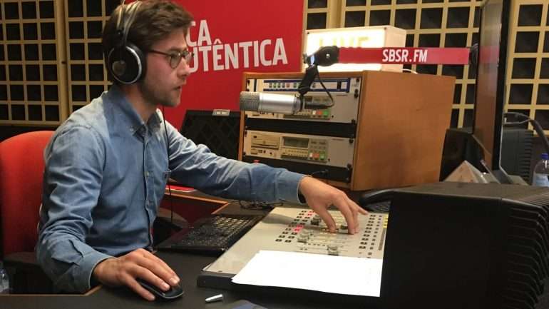 Nelson Ferreira, na condução do "Parque das Canções" - de segunda à sexta, das 10 às 13h