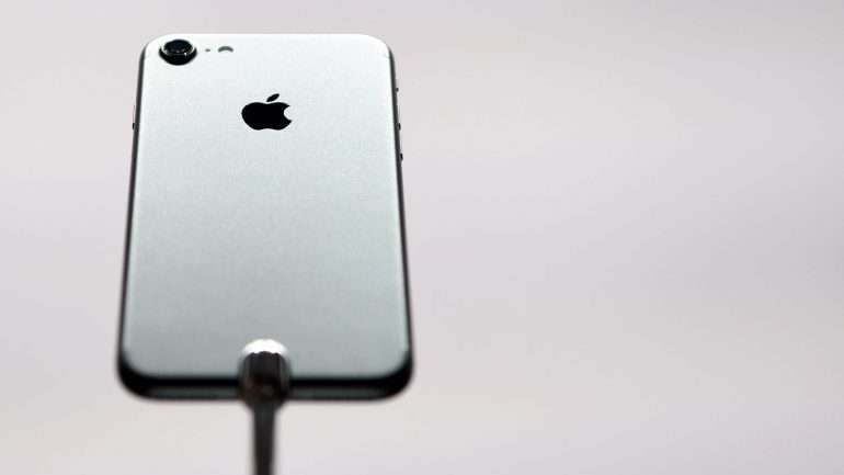 O iPhone 7 (na imagem) saiu no passado mês de setembro. Daí a um ano deverá ser apresentado o iPhone 8