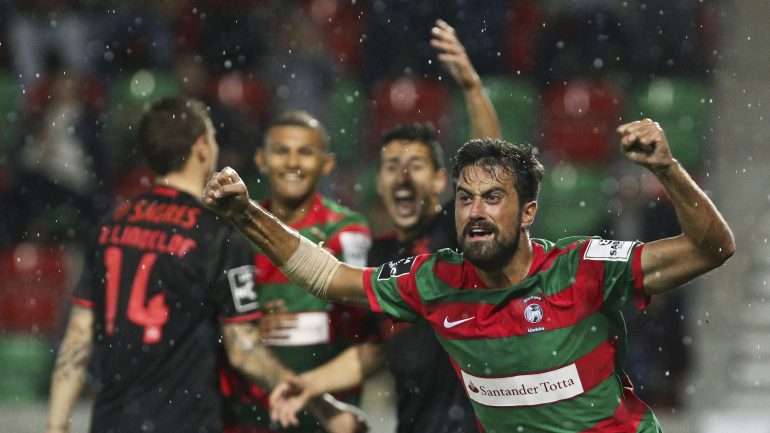 André Almeida protesta, Maurício festeja: é o 2-1 do Marítimo