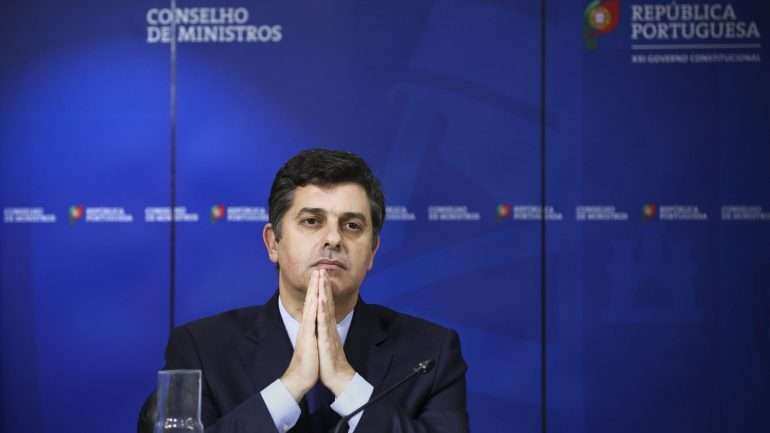 Manuel Caldeira Cabral governante afirmou ainda que "os promotores estão a ser notificados com diferentes situações e poderão recorrer das condições invocadas"