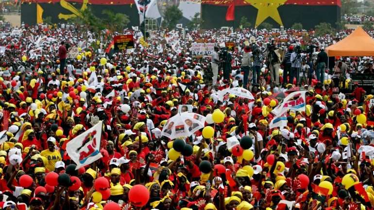 O diretor do Jornal de Angola compara ainda Luaty Beirão aos autores dos atentados de Berlim e Nice