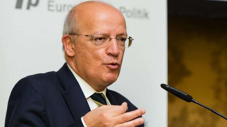Augusto Santos Silva admite que os emigrantes são uma mais valia para Portugal