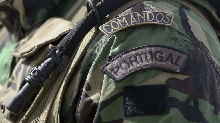 Versão do Comandante das Forças Terrestres e do médico do curso divergem
