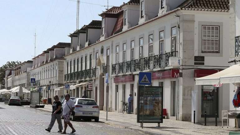 O valor da transação subiu 17,6% numa relação homóloga, mas caiu 2,7% (100 milhões de euros)