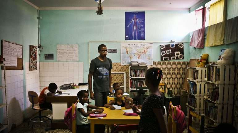 A população cabo-verdiana domina melhor o crioulo