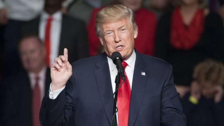 Trump volta a publicar um tweet controverso, agora sobre as 'agências de segurança' dos EUA