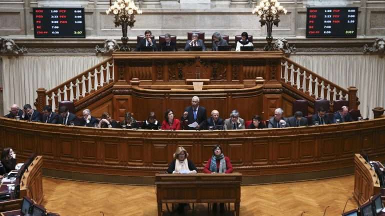 O Governo explica que esta proposta pretende regular "os termos e as condições de adesão ao serviço público de notificações eletrónicas"