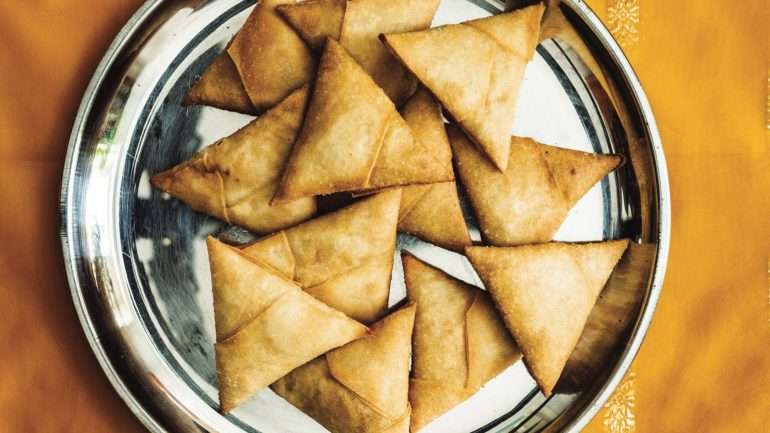 Serão estas as melhores chamuças de Lisboa? Os amigos de Bina Achoca garantem que sim.