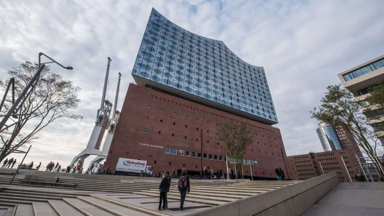 A "Elbphilharmonie" (conhecida entre os habitantes locais como "Elphi") começou a ser construída em 2007