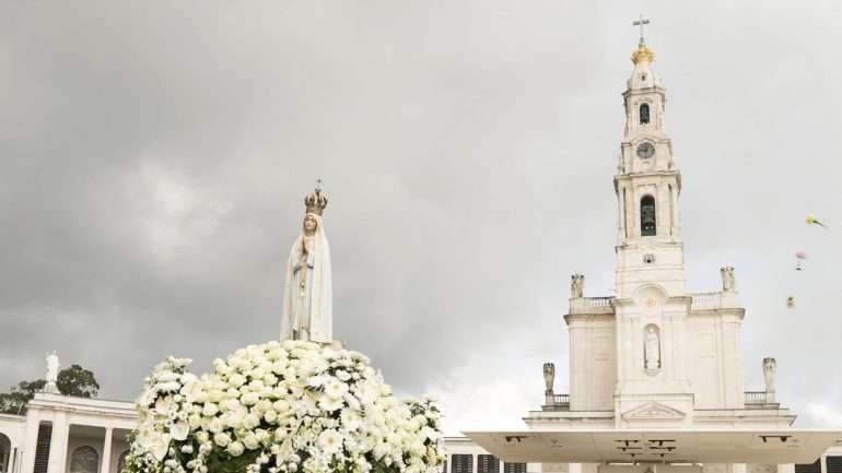 O Papa Francisco vem a Portugal em maio de 2017 para presidir às celebrações do centenário das aparições de Nossa Senhora aos três pastorinhos.
