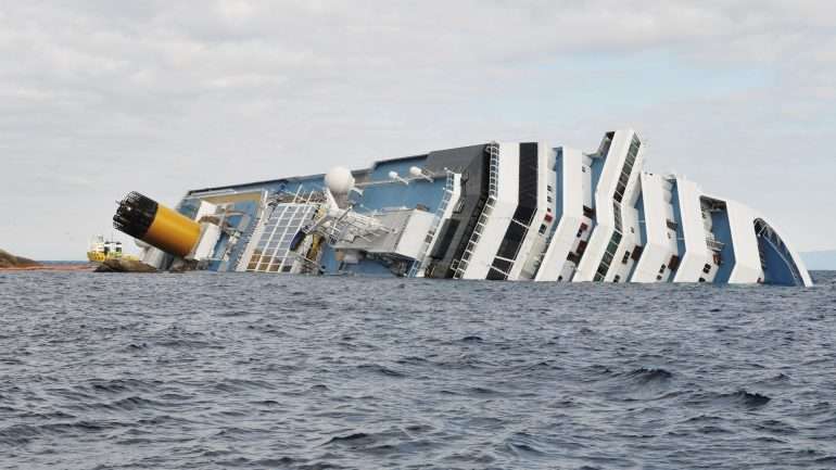 O Costa Concórdia naufragou a 13 de janeiro de 2012