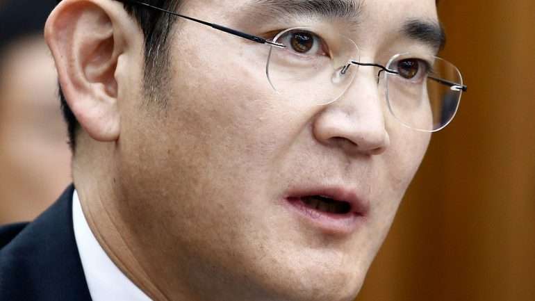 O Ministério Público acredita que a Samsung assinou um contrato de 17,5 milhões de euros com uma empresa com sede na Alemanha