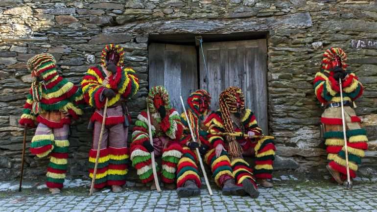 A festa dos caretos de Podence é uma das recomendações obrigatórias.