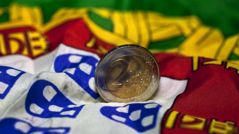 A última emissão de Bilhetes do Tesouro a seis meses aconteceu em novembro do ano passado, altura em que foram colocados no mercado 250 milhões de euros a uma taxa de juro média de -0,027%