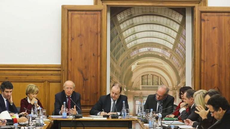 Carneiro reconheceu que esta é uma "matéria sensível" por se tratar de uma empresa privada