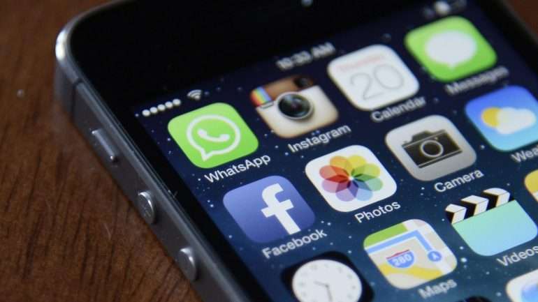 O país tem ativos 1,56 milhões de números de telemóveis e 380 mil utilizadores ativos em redes sociais através do telemóvel